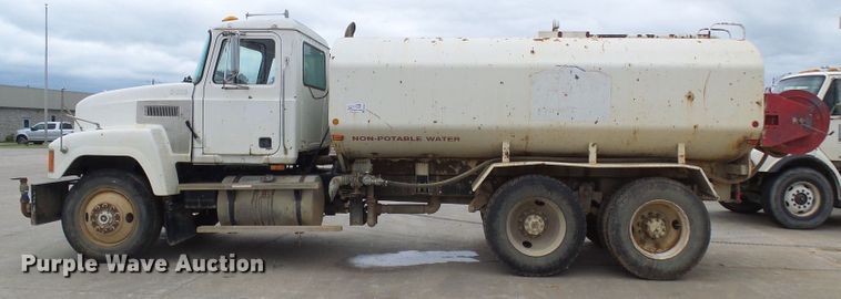 image for item DG5694 1995 Mack CH613  tank truck
