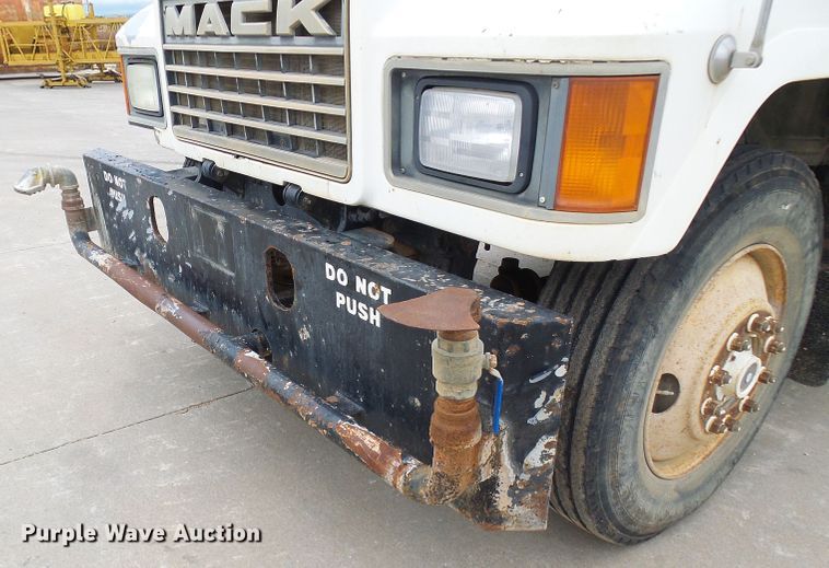 image for item DG5694 1995 Mack CH613  tank truck