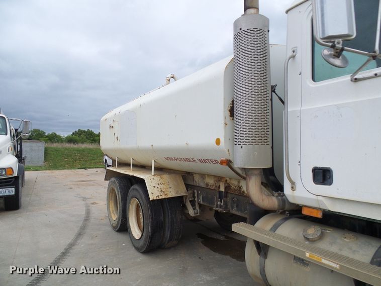 image for item DG5694 1995 Mack CH613  tank truck