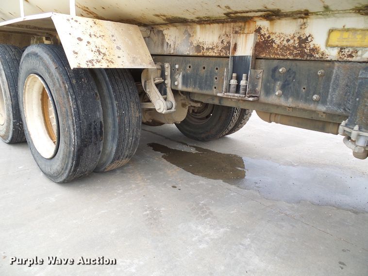 image for item DG5694 1995 Mack CH613  tank truck