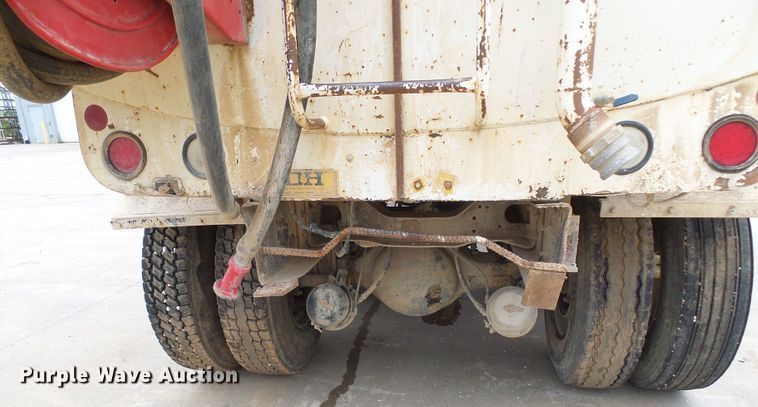 image for item DG5694 1995 Mack CH613  tank truck