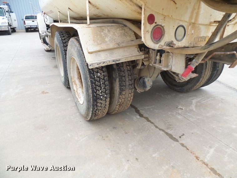 image for item DG5694 1995 Mack CH613  tank truck