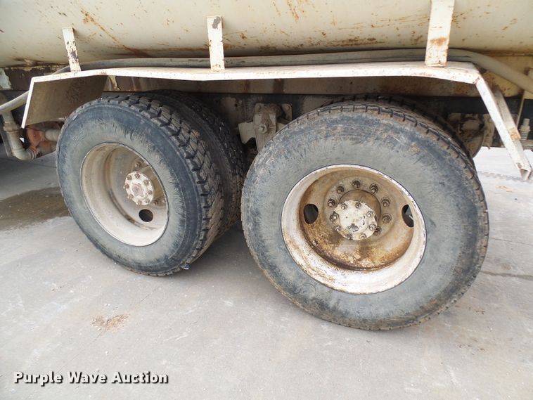 image for item DG5694 1995 Mack CH613  tank truck