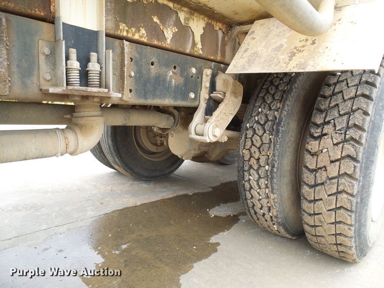 image for item DG5694 1995 Mack CH613  tank truck