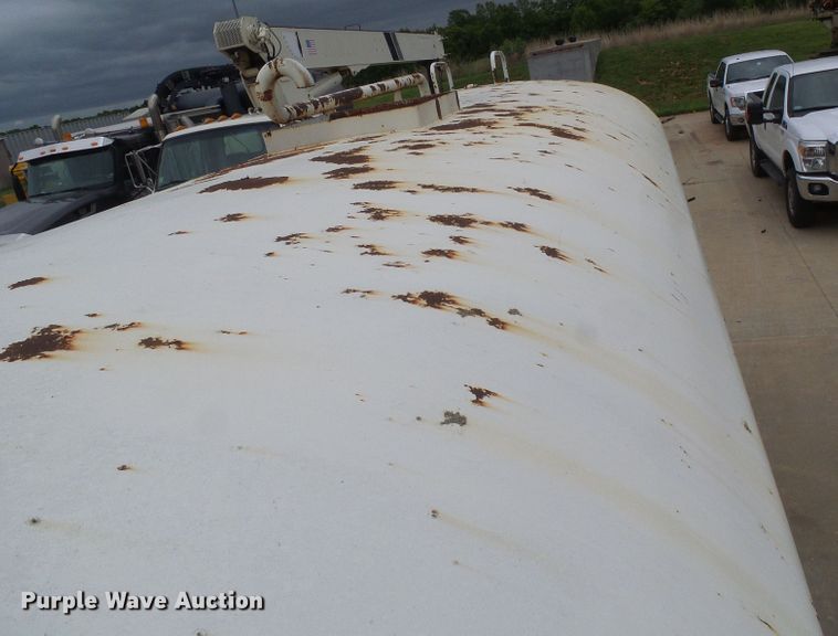 image for item DG5694 1995 Mack CH613  tank truck