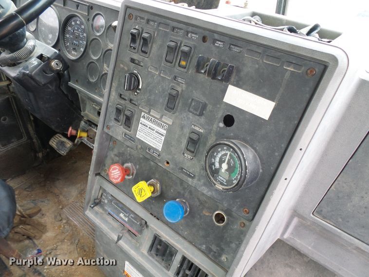 image for item DG5694 1995 Mack CH613  tank truck