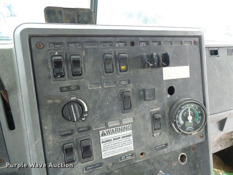 image for item DG5694 1995 Mack CH613  tank truck