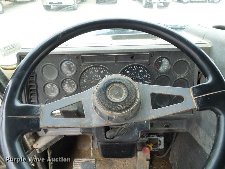 image for item DG5694 1995 Mack CH613  tank truck