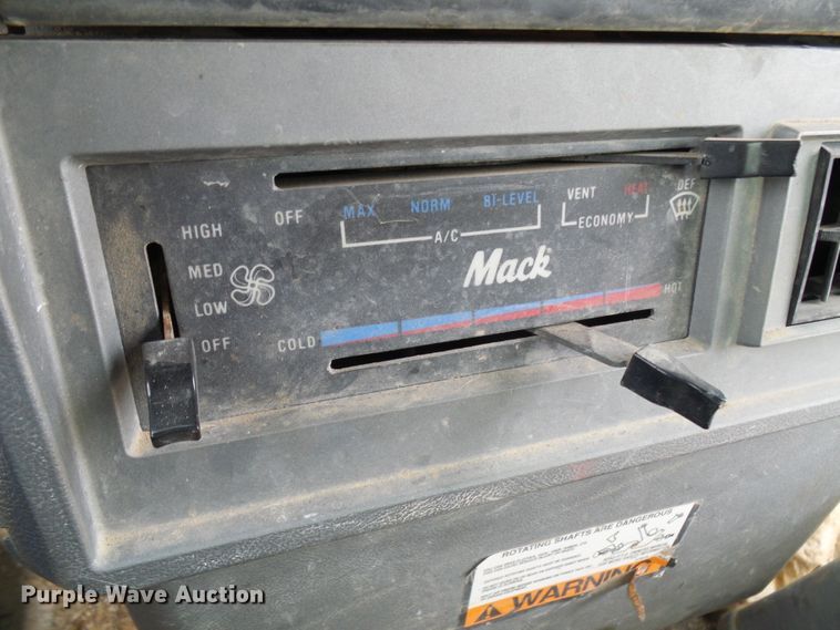 image for item DG5694 1995 Mack CH613  tank truck