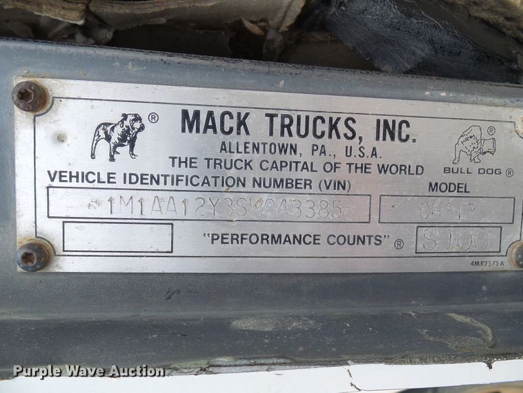 image for item DG5694 1995 Mack CH613  tank truck