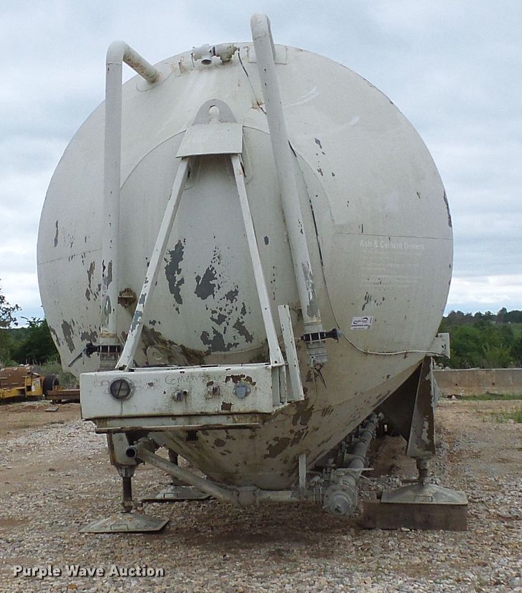 image for item DG5695 1981 Fruehauf 4BL012520 pneumatic dry bulk concrete trailer