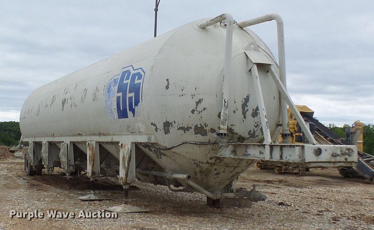 image for item DG5695 1981 Fruehauf 4BL012520 pneumatic dry bulk concrete trailer
