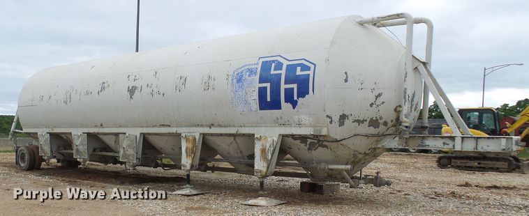 image for item DG5695 1981 Fruehauf 4BL012520 pneumatic dry bulk concrete trailer