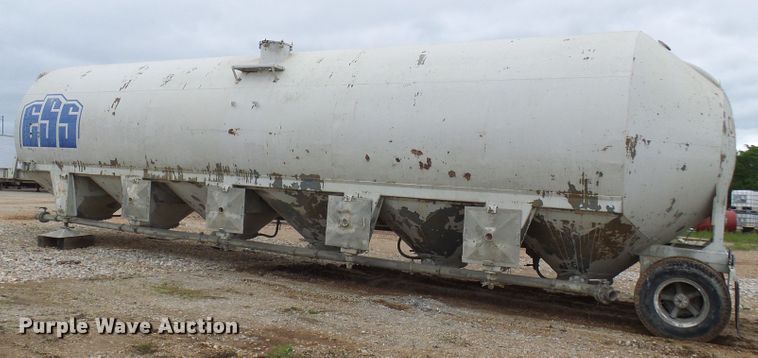 image for item DG5695 1981 Fruehauf 4BL012520 pneumatic dry bulk concrete trailer
