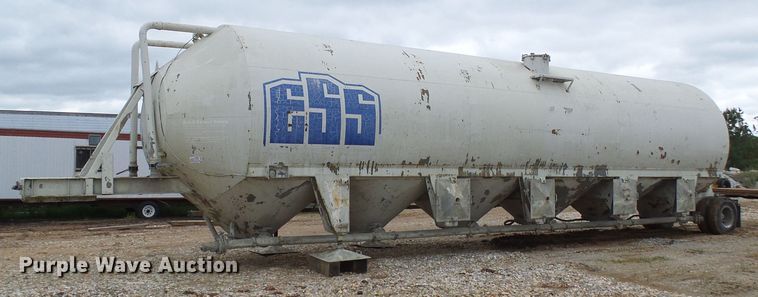 image for item DG5695 1981 Fruehauf 4BL012520 pneumatic dry bulk concrete trailer