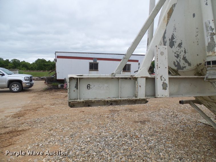 image for item DG5695 1981 Fruehauf 4BL012520 pneumatic dry bulk concrete trailer