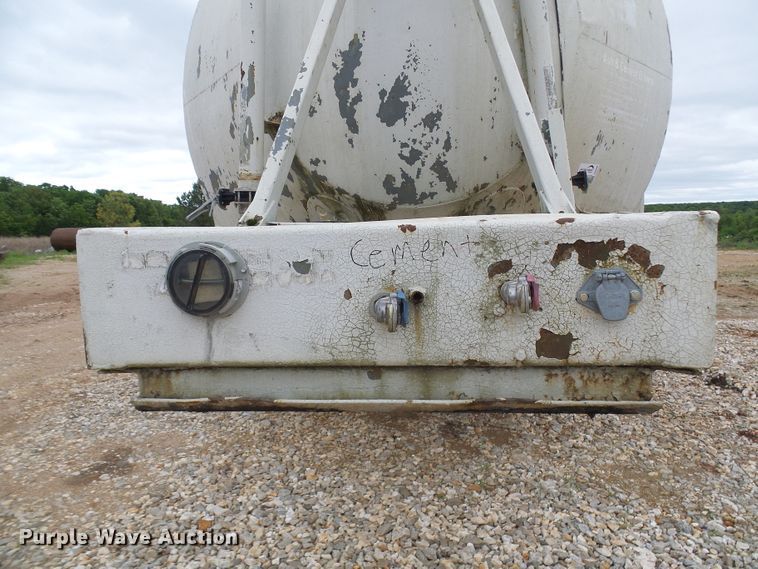 image for item DG5695 1981 Fruehauf 4BL012520 pneumatic dry bulk concrete trailer