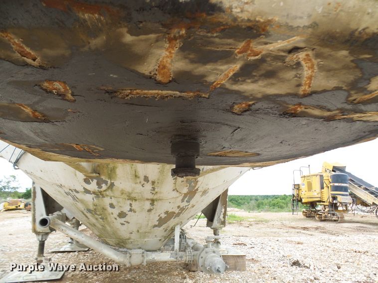 image for item DG5695 1981 Fruehauf 4BL012520 pneumatic dry bulk concrete trailer