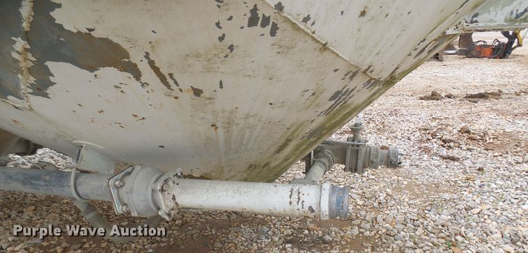 image for item DG5695 1981 Fruehauf 4BL012520 pneumatic dry bulk concrete trailer