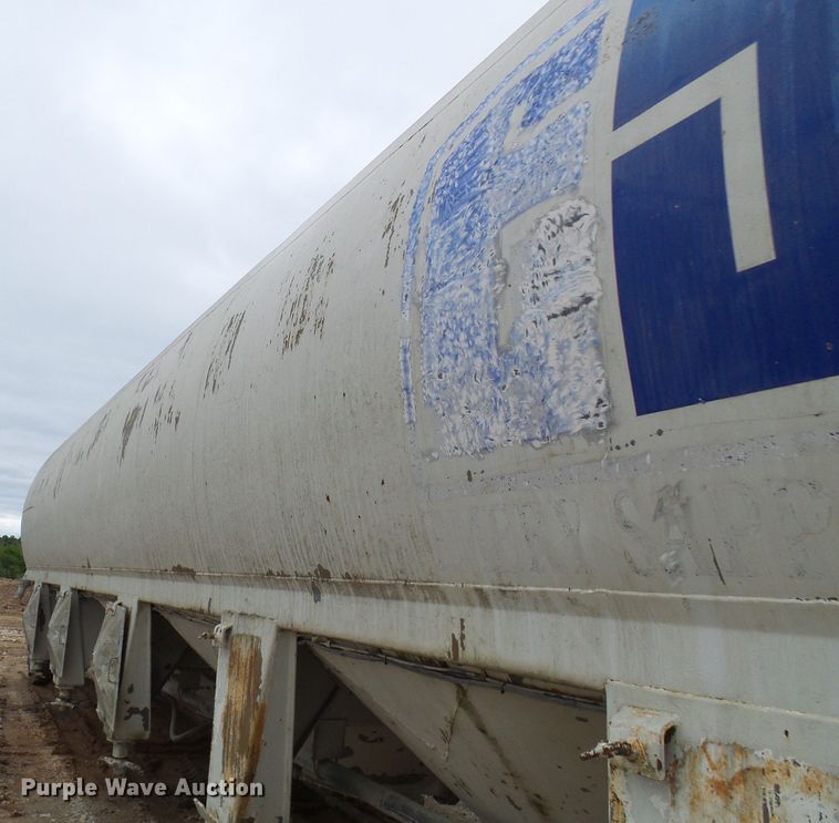 image for item DG5695 1981 Fruehauf 4BL012520 pneumatic dry bulk concrete trailer