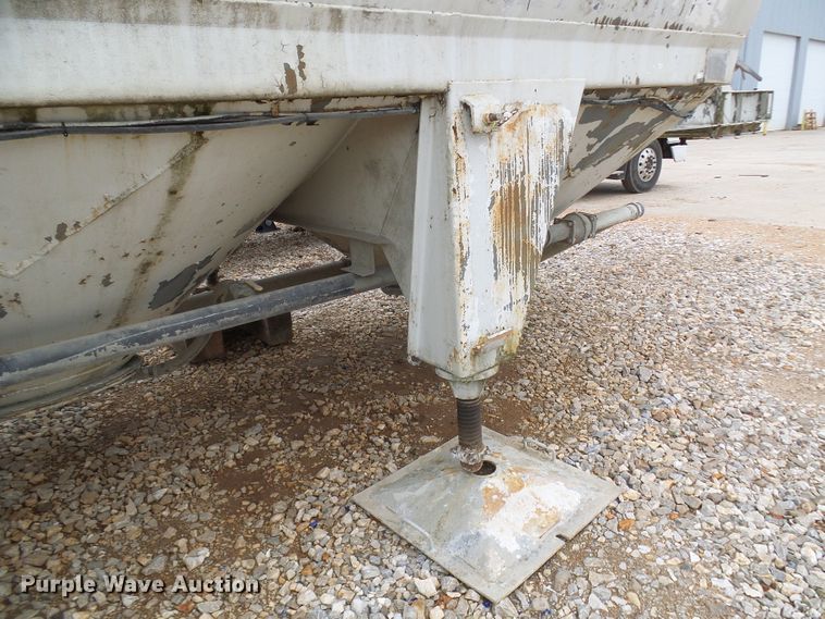 image for item DG5695 1981 Fruehauf 4BL012520 pneumatic dry bulk concrete trailer