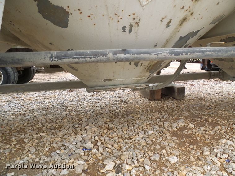 image for item DG5695 1981 Fruehauf 4BL012520 pneumatic dry bulk concrete trailer