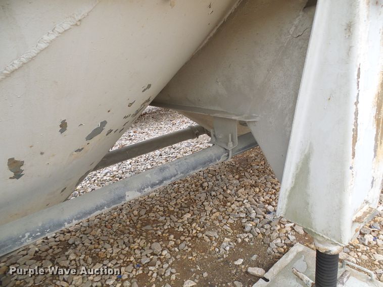 image for item DG5695 1981 Fruehauf 4BL012520 pneumatic dry bulk concrete trailer