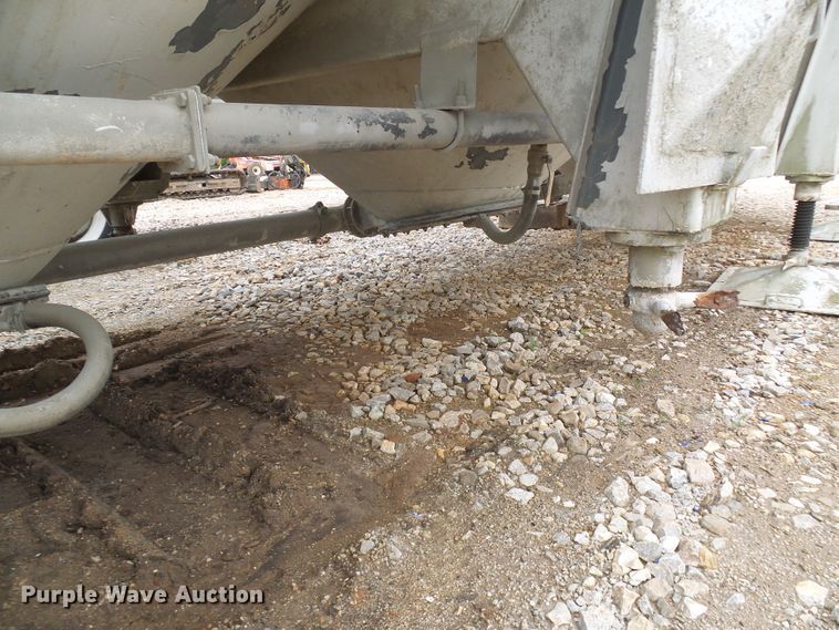 image for item DG5695 1981 Fruehauf 4BL012520 pneumatic dry bulk concrete trailer