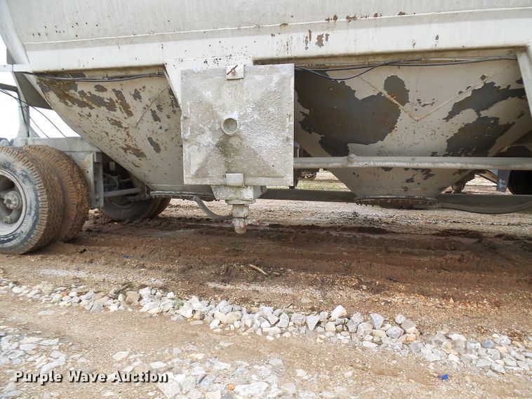 image for item DG5695 1981 Fruehauf 4BL012520 pneumatic dry bulk concrete trailer