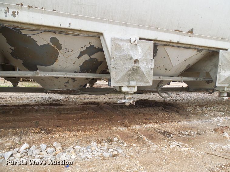 image for item DG5695 1981 Fruehauf 4BL012520 pneumatic dry bulk concrete trailer