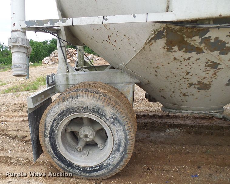 image for item DG5695 1981 Fruehauf 4BL012520 pneumatic dry bulk concrete trailer