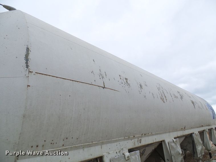 image for item DG5695 1981 Fruehauf 4BL012520 pneumatic dry bulk concrete trailer