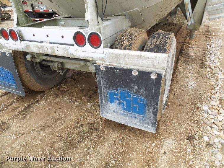 image for item DG5695 1981 Fruehauf 4BL012520 pneumatic dry bulk concrete trailer