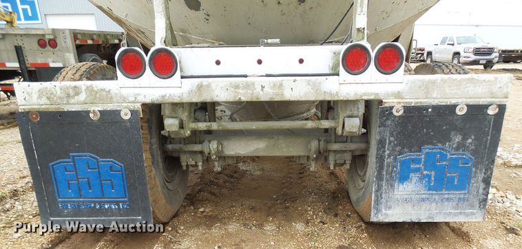 image for item DG5695 1981 Fruehauf 4BL012520 pneumatic dry bulk concrete trailer