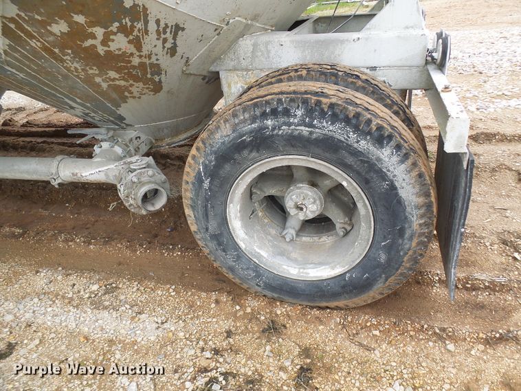 image for item DG5695 1981 Fruehauf 4BL012520 pneumatic dry bulk concrete trailer