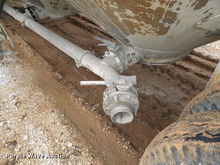 image for item DG5695 1981 Fruehauf 4BL012520 pneumatic dry bulk concrete trailer