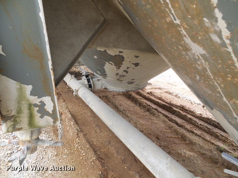 image for item DG5695 1981 Fruehauf 4BL012520 pneumatic dry bulk concrete trailer