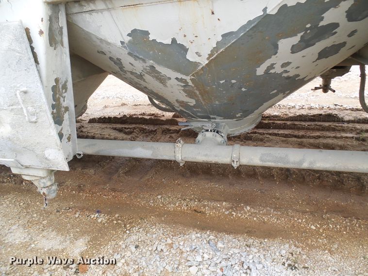 image for item DG5695 1981 Fruehauf 4BL012520 pneumatic dry bulk concrete trailer