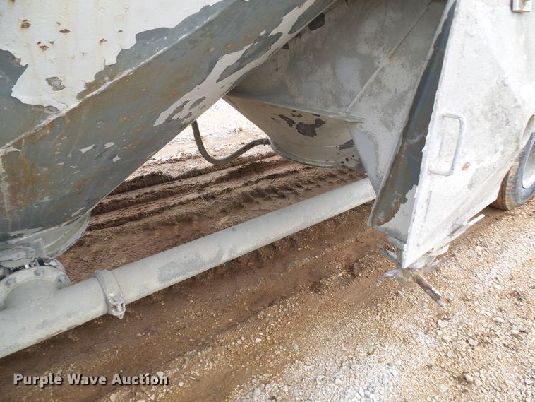 image for item DG5695 1981 Fruehauf 4BL012520 pneumatic dry bulk concrete trailer