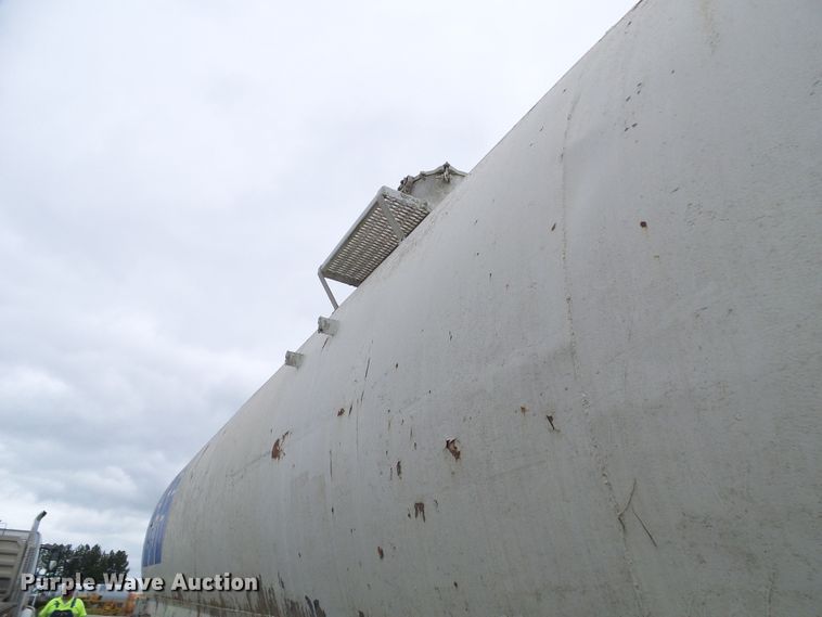 image for item DG5695 1981 Fruehauf 4BL012520 pneumatic dry bulk concrete trailer