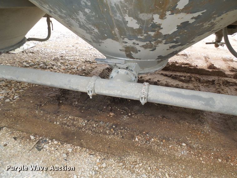 image for item DG5695 1981 Fruehauf 4BL012520 pneumatic dry bulk concrete trailer