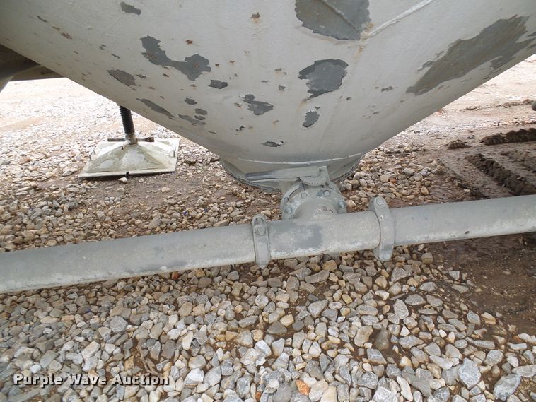 image for item DG5695 1981 Fruehauf 4BL012520 pneumatic dry bulk concrete trailer