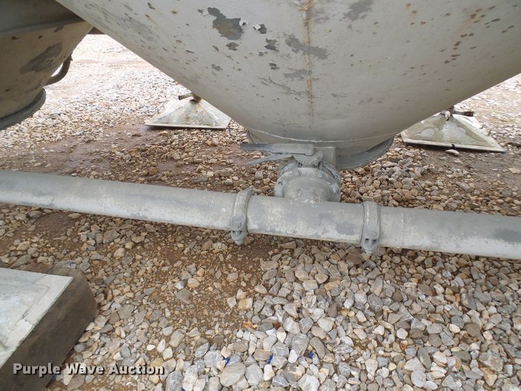 image for item DG5695 1981 Fruehauf 4BL012520 pneumatic dry bulk concrete trailer