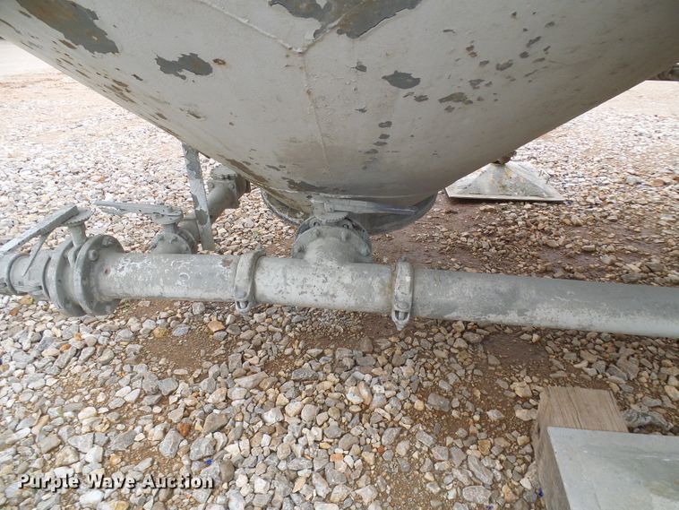 image for item DG5695 1981 Fruehauf 4BL012520 pneumatic dry bulk concrete trailer