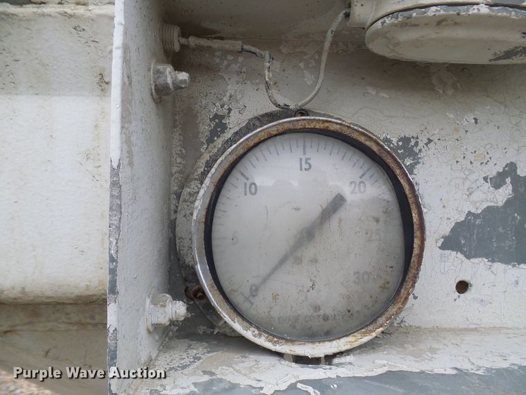 image for item DG5695 1981 Fruehauf 4BL012520 pneumatic dry bulk concrete trailer