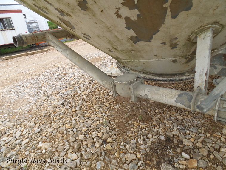 image for item DG5695 1981 Fruehauf 4BL012520 pneumatic dry bulk concrete trailer