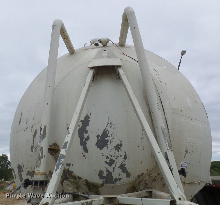 image for item DG5695 1981 Fruehauf 4BL012520 pneumatic dry bulk concrete trailer