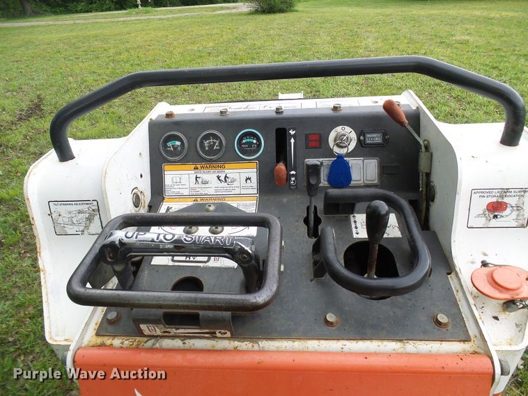 image for item DG5713 2011 Bobcat MT55  compact utility loader