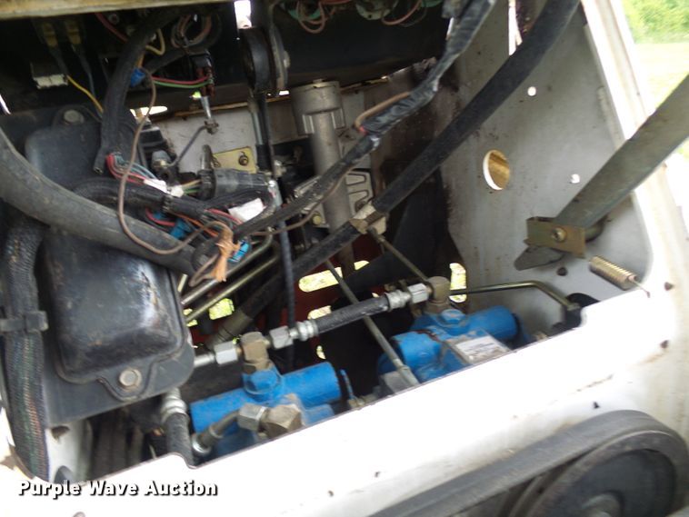 image for item DG5715 2005 Bobcat MT52  compact utility loader