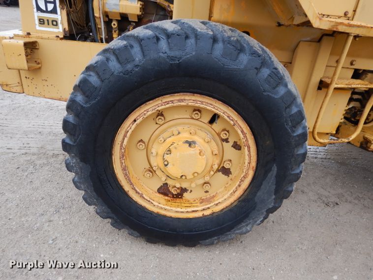 image for item DG6483 1977 Caterpillar 910  wheel loader